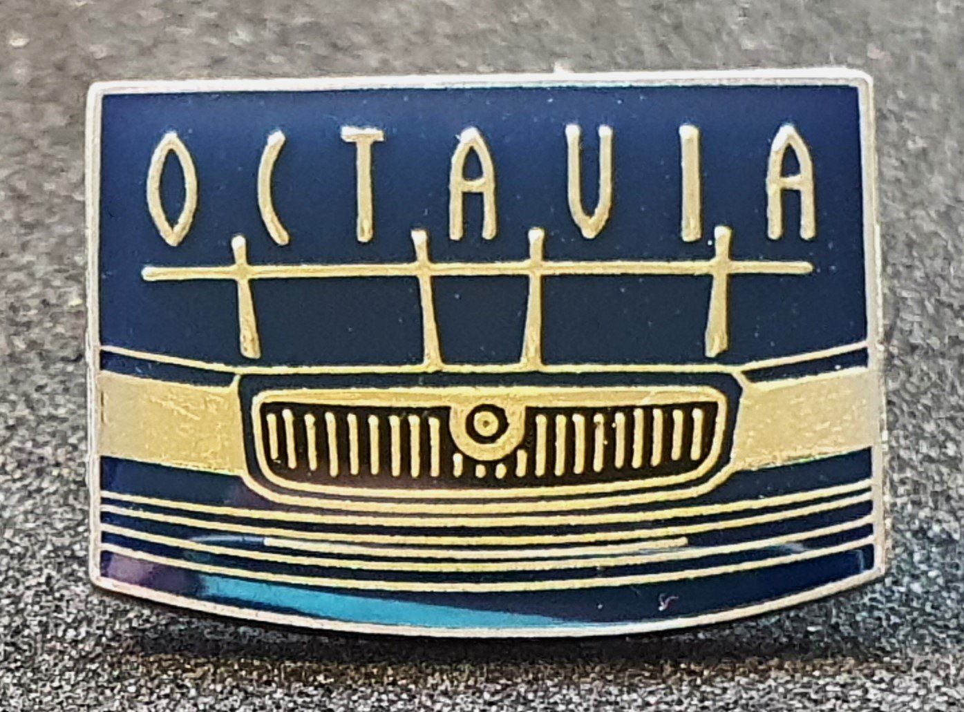 Placchette & Badge: T841 - Pin Auto SKODA OCTAVIA – Usato da Reinach BL venduto da Boston-Verkauf