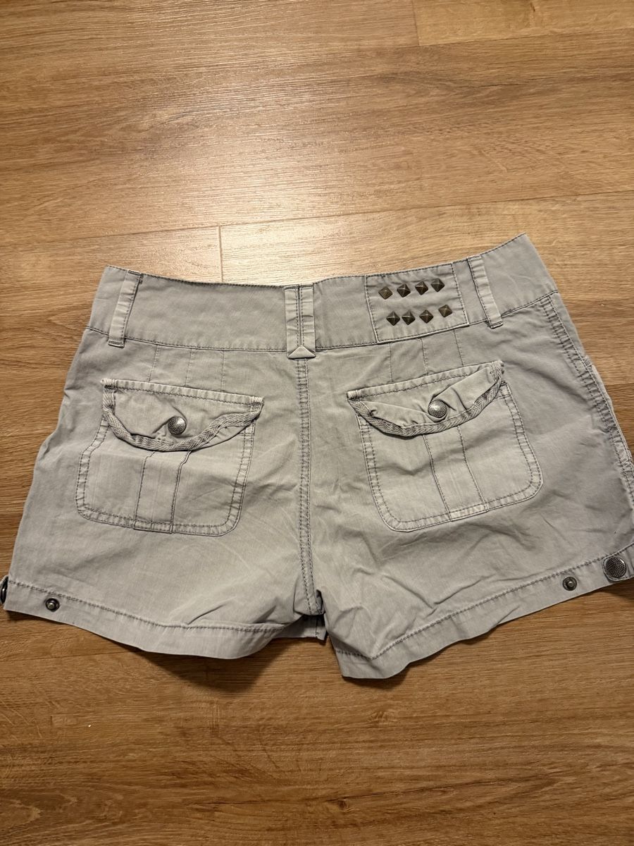 Pantaloni: Sommer-Shorts, hellgrau, Gr. XS & bequem! – Usato da Bassersdorf venduto da Sandy456 2