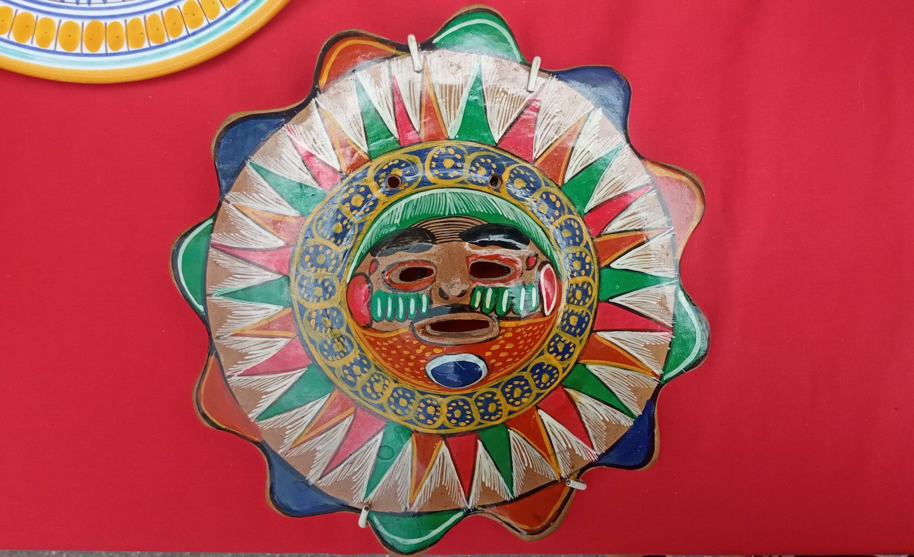 Figuren: Masque mexicain peint à la main pour suspendre – Gebraucht aus Montreux von Art_et_antiquites