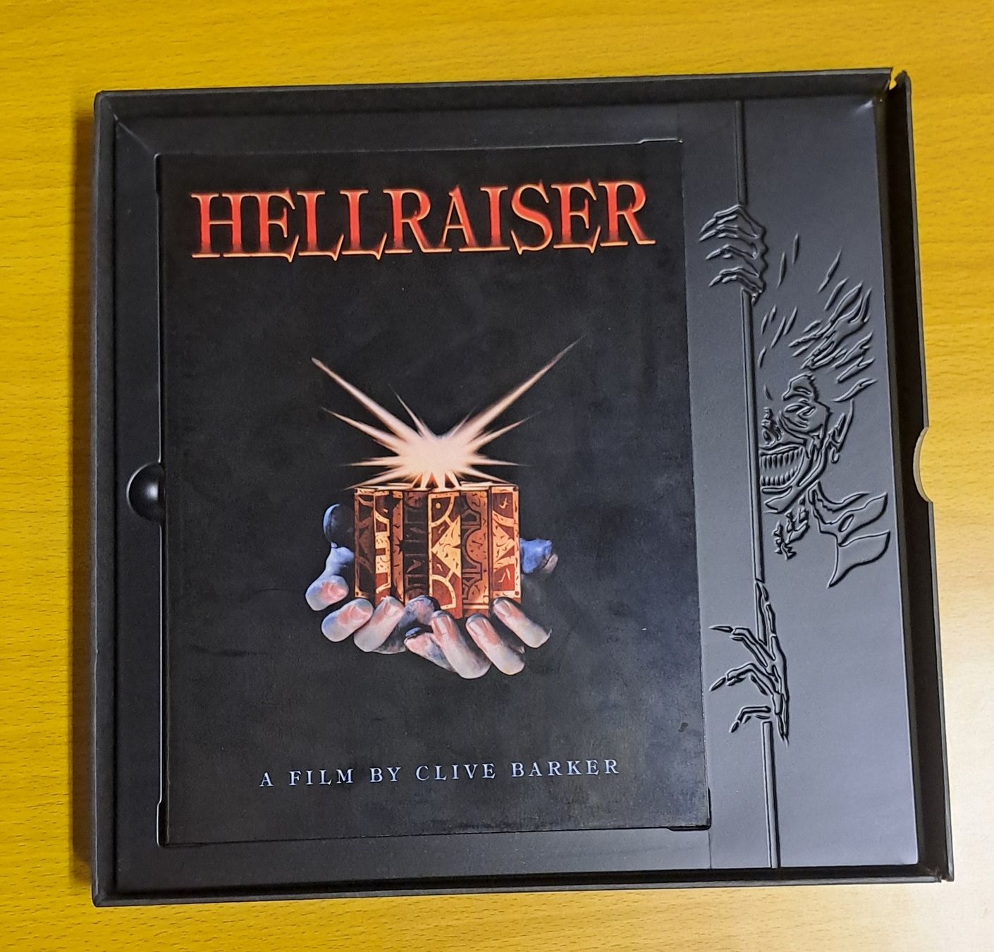 Alle DVDs: Hellraiser Laserdiscbox mit Clive Barker Autogramm – Gebraucht aus Bünzen von Rtron 4
