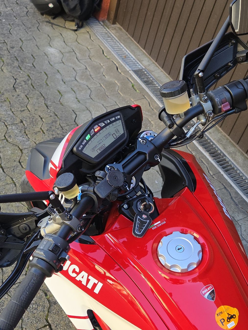 Ducati Strasse: Ducati Hypermotard 939 SP – Gebraucht aus Horgen von corvomotorsports 2