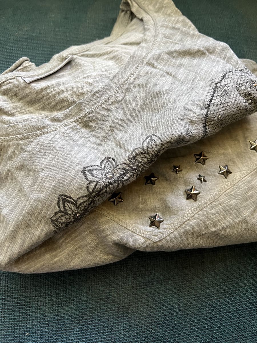 T-shirt: Zwei Umstands-T-Shirts, grau, 36/38 – Usato da Zürich venduto da Rajkumari