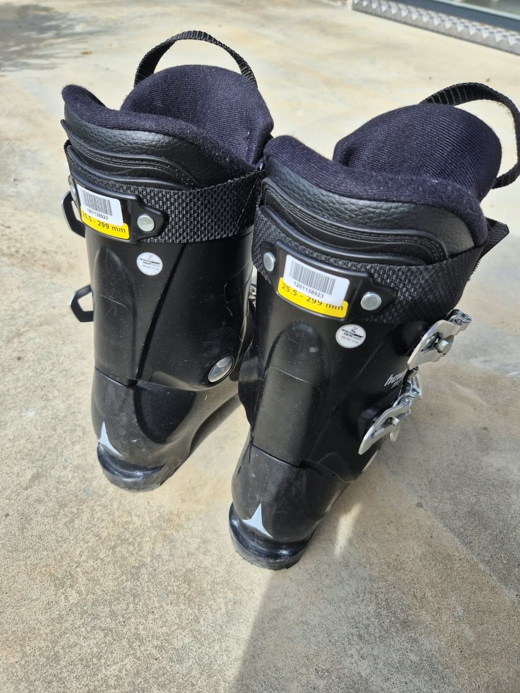 Atomic Scarpe da donna: Atomic Skischuhe, Grösse 25,5 – Usato da Wasen im Emmental venduto da Yolo.2024