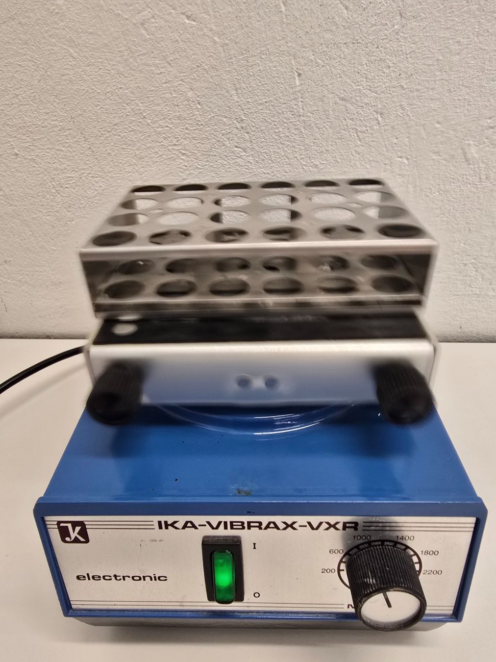 Tutte le macchine: IKA VIBRAX VXR – Usato da Niederdorf venduto da LeptonAG_Labor 3
