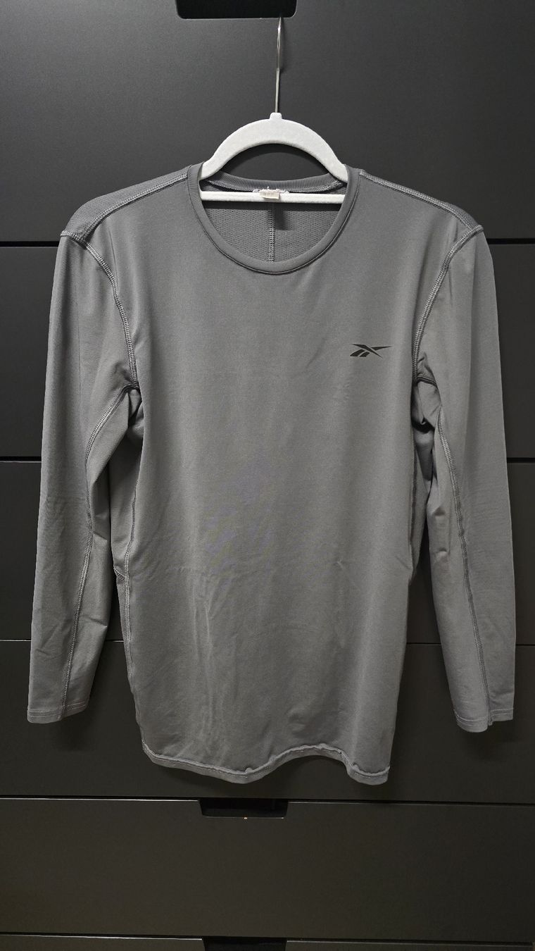 Reebok T-shirt: Reebok Compression Langarmshirt – Nuovo (secondo la descrizione) da Rothrist venduto da adniramadani21