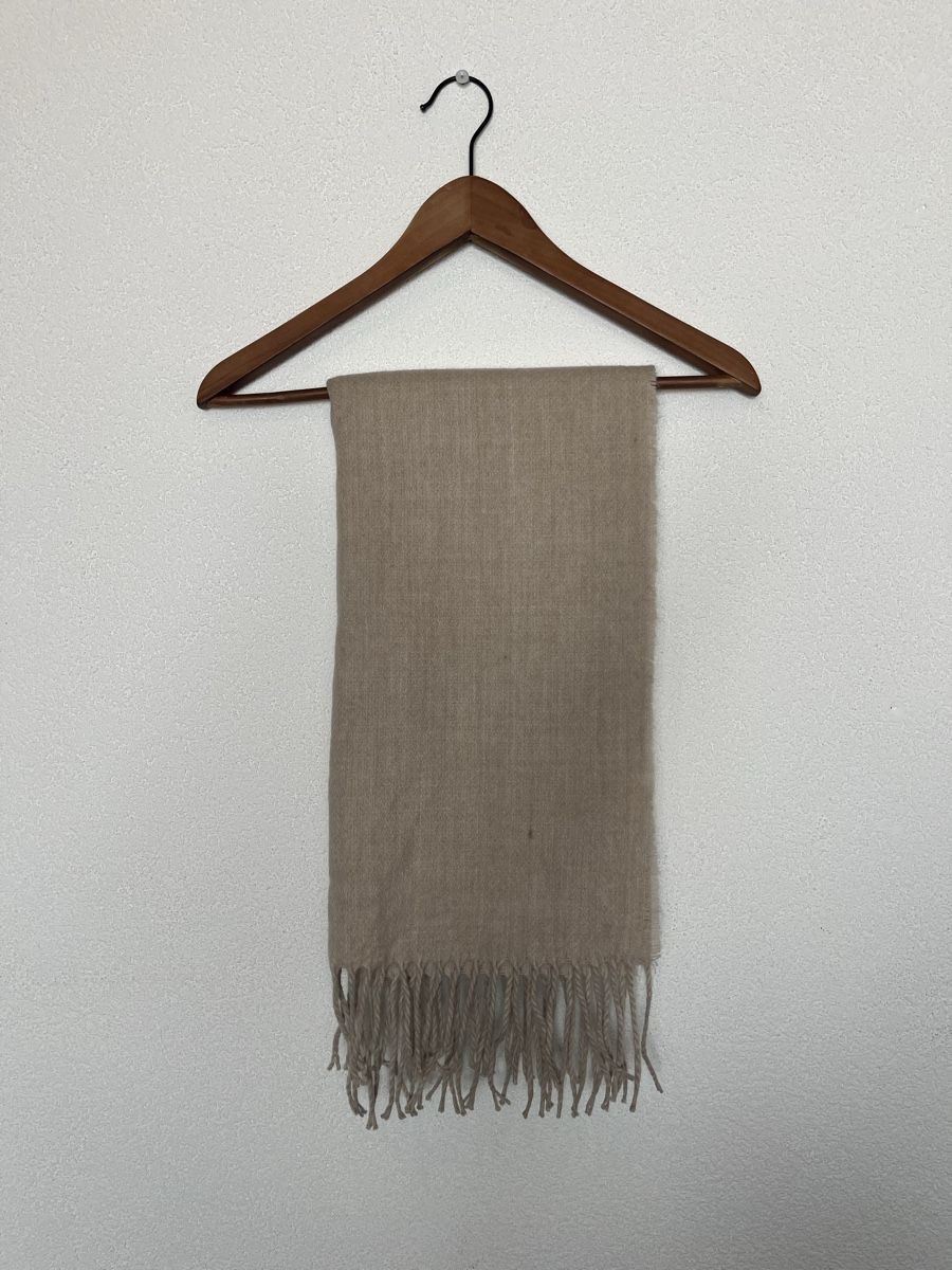 Foulards, Tücher & Schals: Écharpe unisexe beige avec franges bon état – Gebraucht aus St-Légier-Chiésaz von bfa_9dp5 1