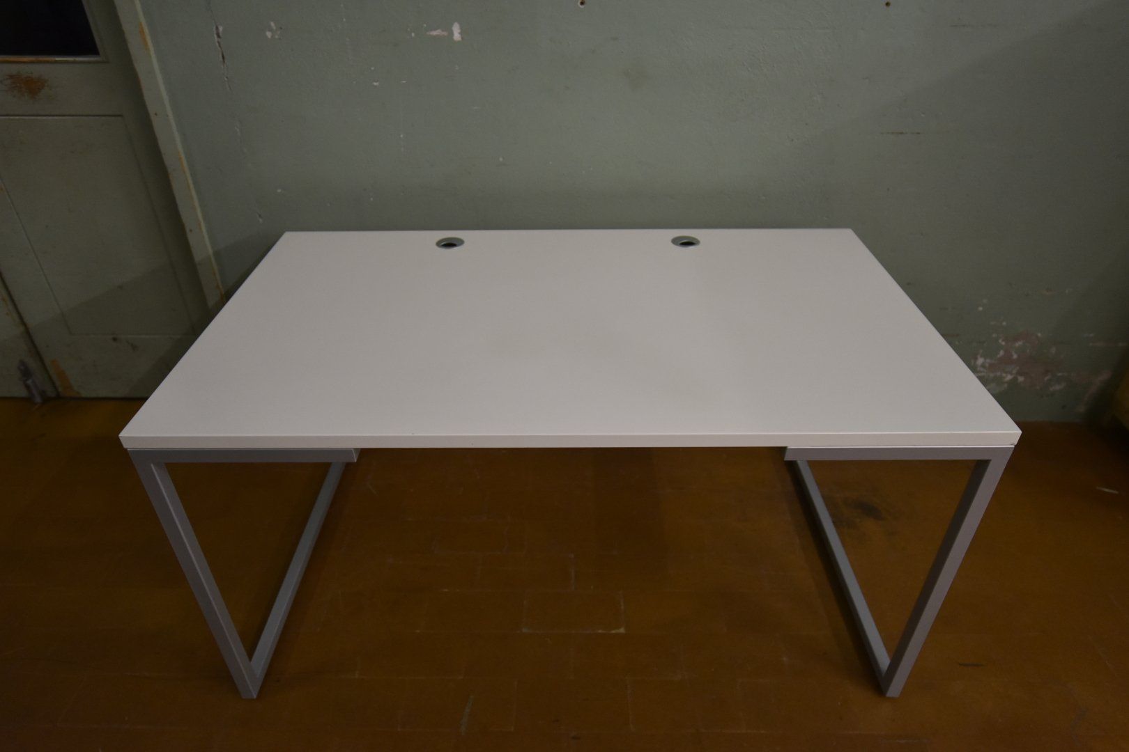 Scrivanie: Schreibtisch mit Metallgestell – Usato da Lichtensteig venduto da UsedINStore 1