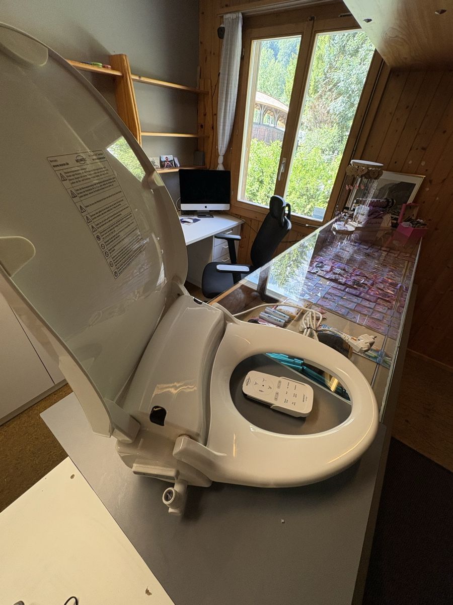 WC: WC Sitz mit Duschfunktion MewaTec D700 mit Fernbedienung – Usato da Lauterbrunnen venduto da Johnny_LBR 1