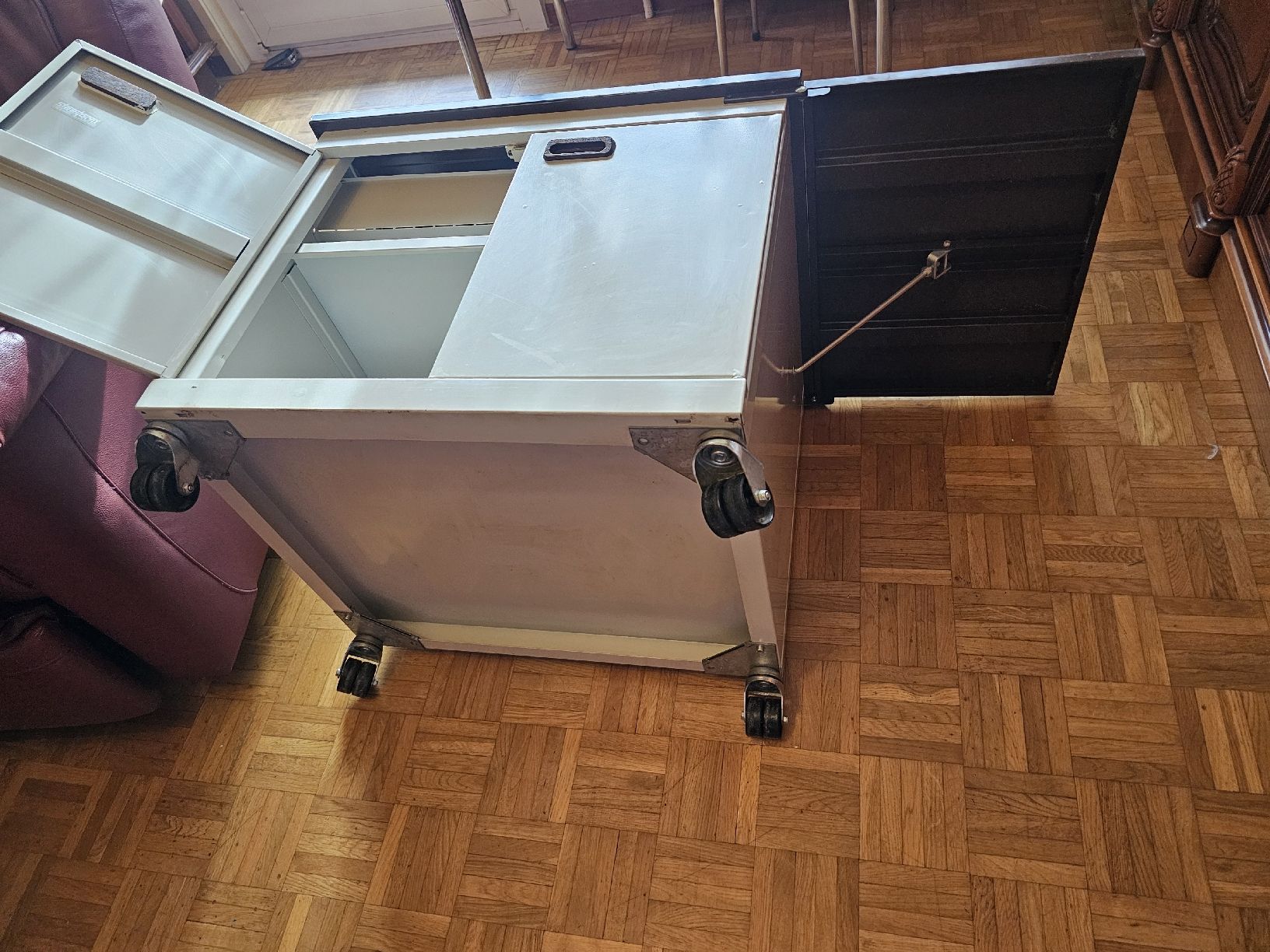Eléments de bureau: meuble de bureau  – D'occasion à Yverdon-les-Bains par mancheacoulles