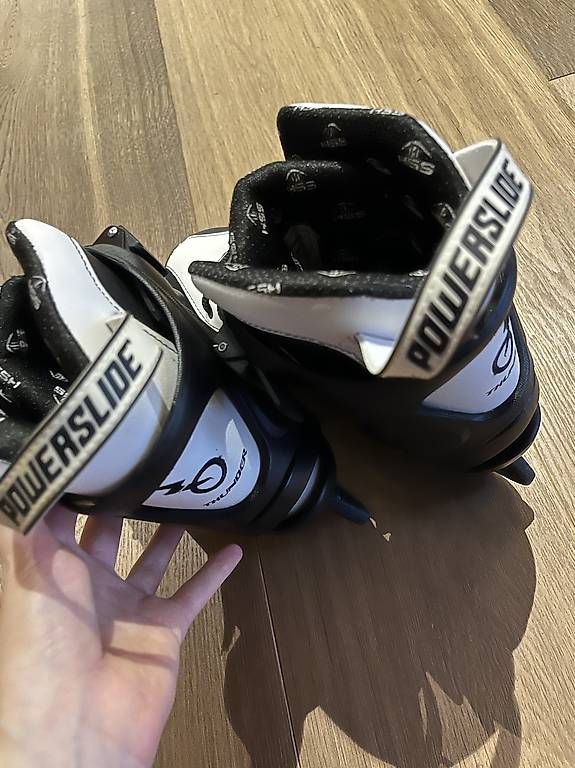 Pattini da ghiaccio: Patins à glace  – Usato da Puidoux venduto da Amelie.Wytt 3