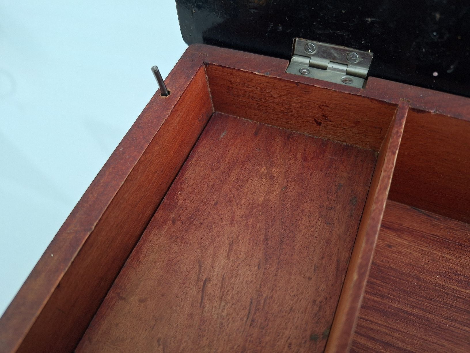 Carillon: Antike Spieldose Schmuckkästchen aus Holz – Difettoso da Sissach venduto da luvama 6