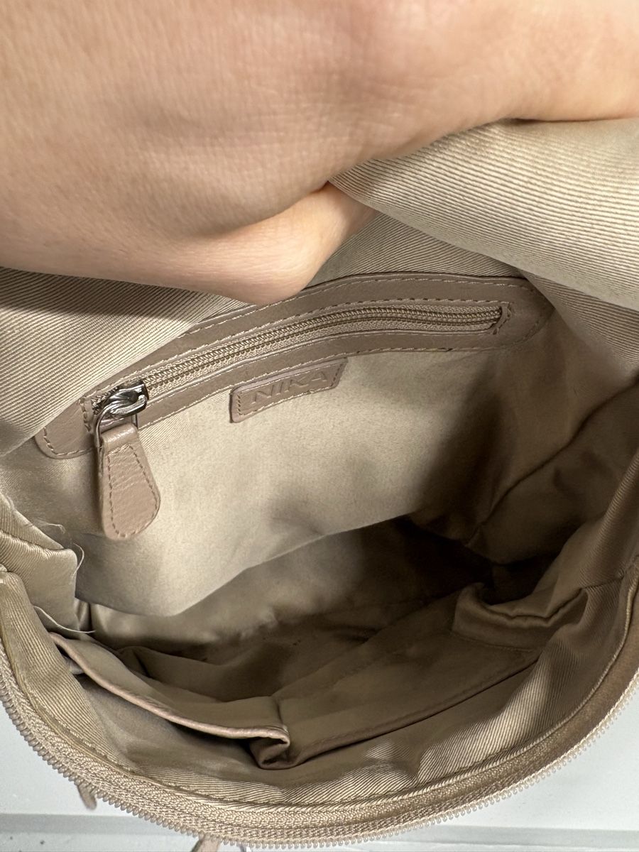 Zaini: NIKA Lederrucksack in beige – Usato da Regensdorf venduto da secondchancefashion 6