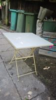 ​Praktischer Garten-Klapptisch / Beistelltisch aus Metall