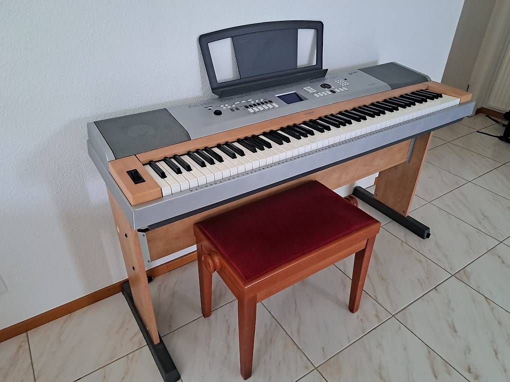 Strumenti musicali: YAMAHA DGX630 + la sedia – Usato da Massagno venduto da whi_d5bd