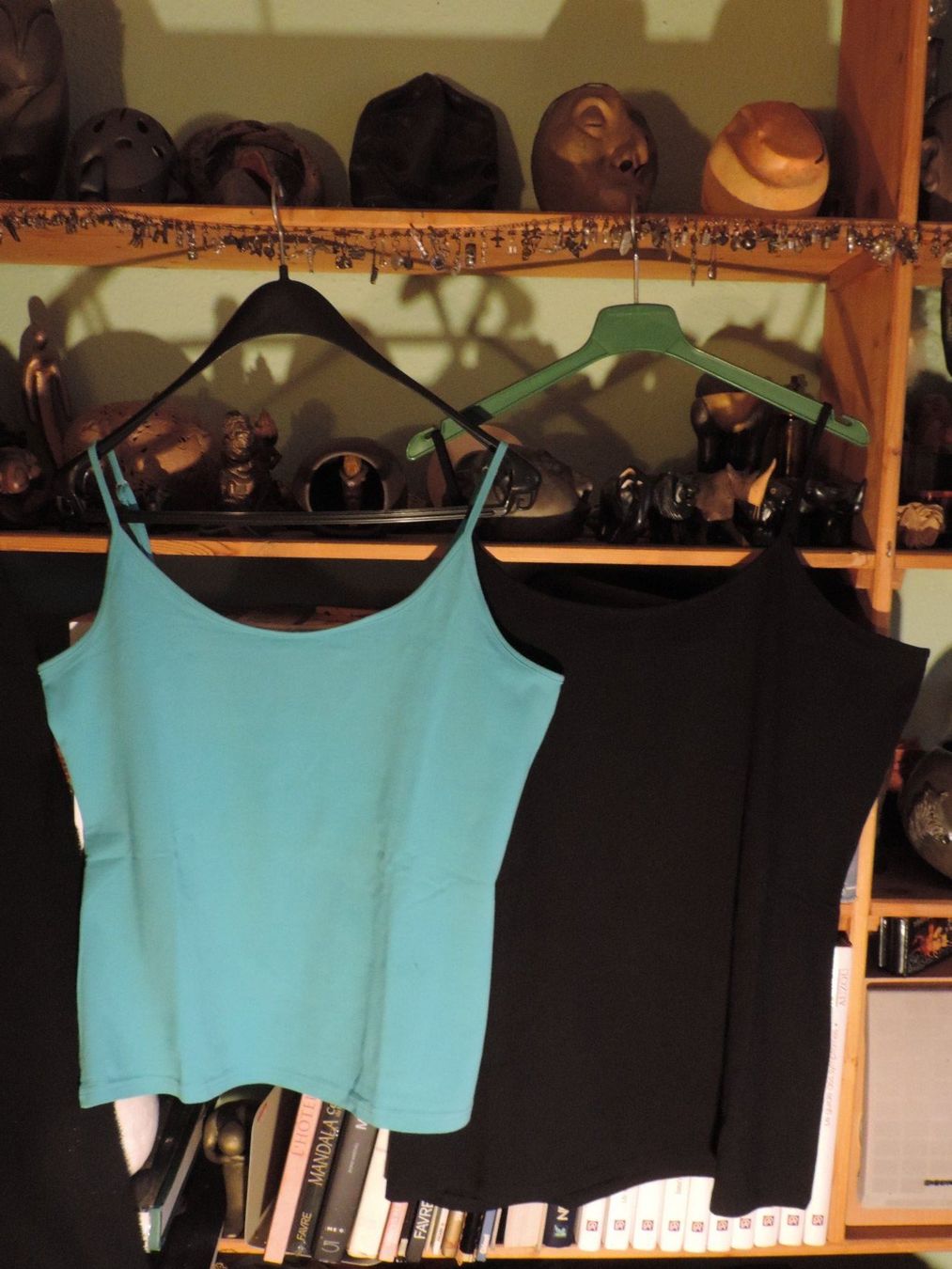 Lotti di vestiti: 2 débardeurs bleu turquoise noir – Usato da Genève venduto da Axelle333 1
