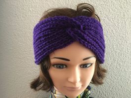 Stirnband selbstgestrickt lila mit Knoten