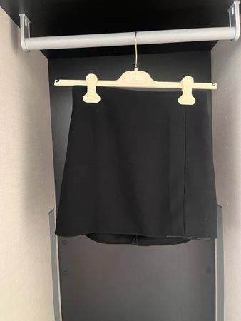 Gonna nera Zara XS svasata minimal