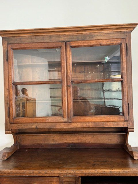 Credenze: CREDENZA TICINESE IN NOCE PERFETTA ANNI 1950 – Usato da Davesco-Soragno venduto da kappas 4