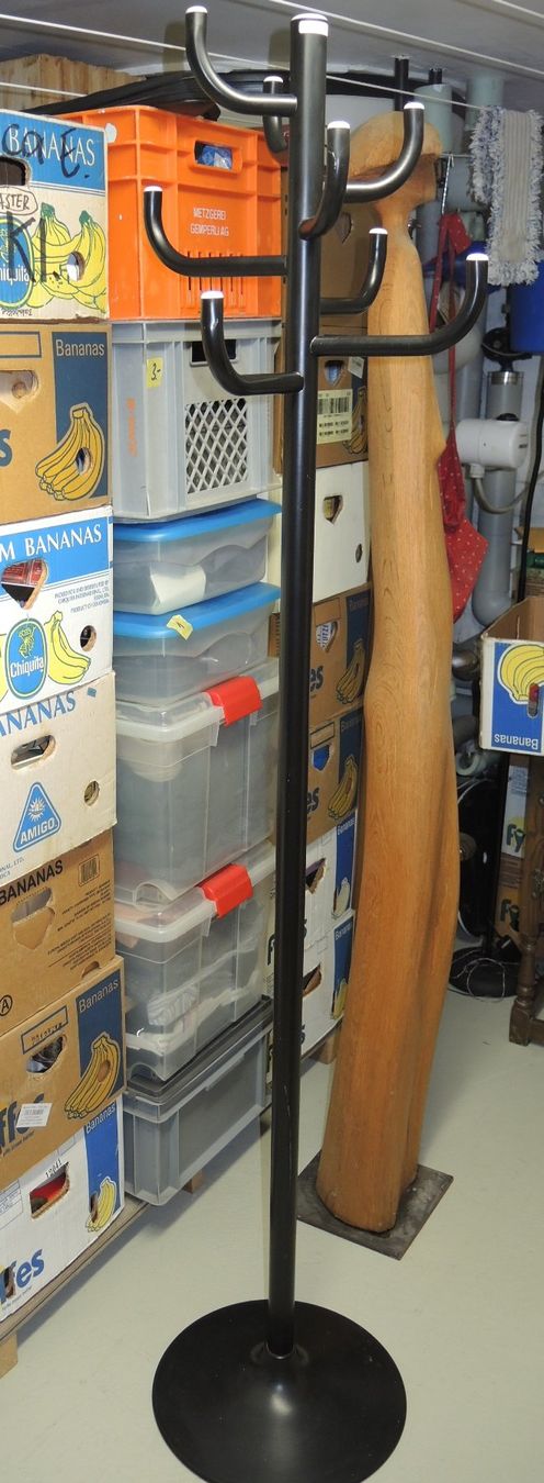 Guardaroba: Schwarzer Kleiderständer Garderobe Ständer H + H Collection – Difettoso da Rorschach venduto da maeck8 2