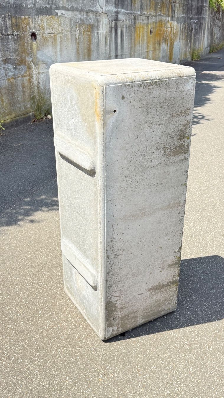 Eternit Vasi per fiori: Eternit  Pflanzentrog rechteckig gross gebraucht – Usato da Allschwil venduto da Spice6 4