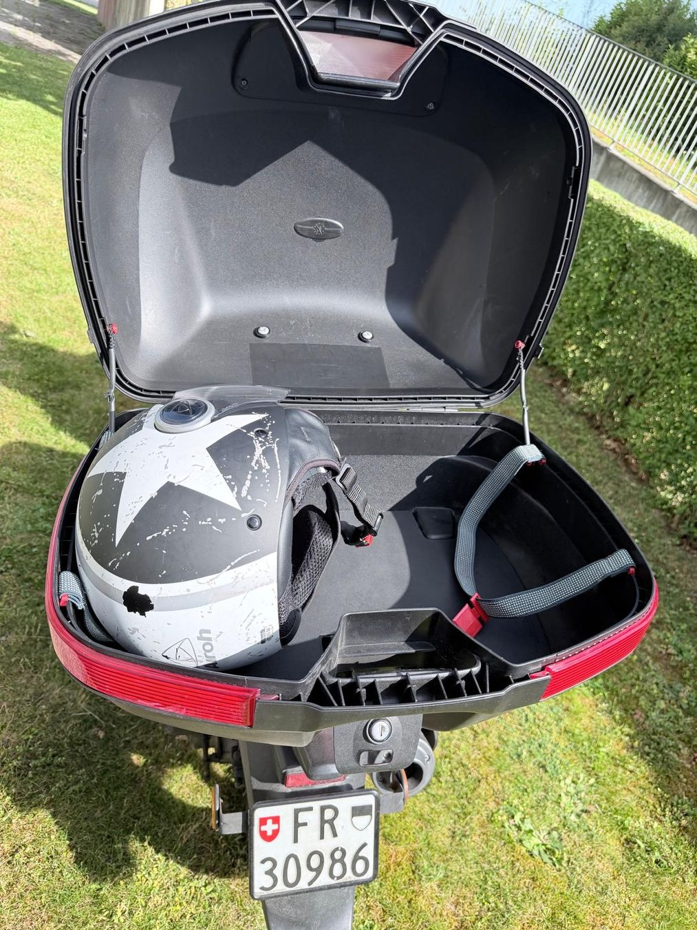 Tell Strada: VENGO Logik 125i Roller,weiss gr. Helmcase UPDATE !! – Usato da Murten venduto da Beat621 5