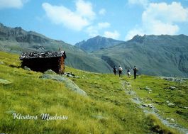 KLOSTERS MADRISA Wanderer - Blick auf Schlappiner-Joch