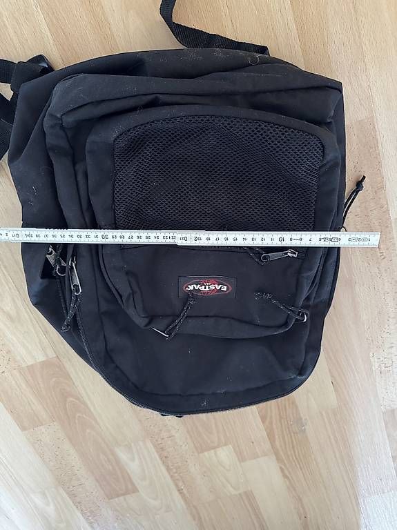 Zaini: Eastpak Rucksack schwarz – Usato da Hütten venduto da bri_kkp6 2