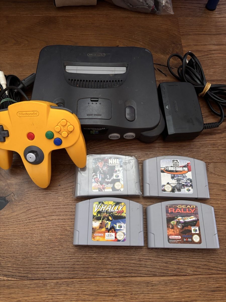 Nintendo Console: Nintendo 64 Konsole mit Controller und 4 Spielen Set – Usato da Zürich venduto da hiddentreasures_zh