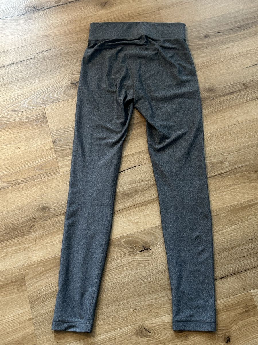 Under Armour Leggings: Under Armour HeatGear Compression Hose, Grau, Gr. S – Gebraucht aus Wolhusen von eve_m6cg 1