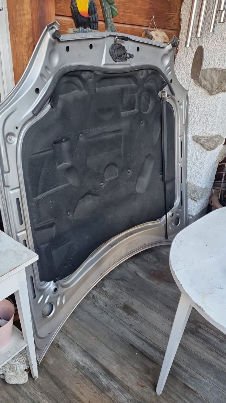 Tutti pezzi di ricambio auto: SLK R170 Bj.2000 Motorhaube mit Dämmmatte silber – Usato da Zetzwil venduto da lor_2j9p 3