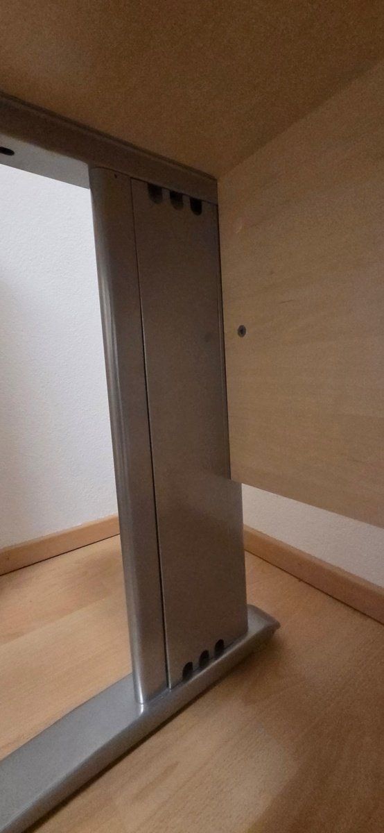 Schreibtische: Praktischer und kompakter Bürotisch mit Rollcontainer – Gebraucht aus Zofingen von Pinkbird27 3