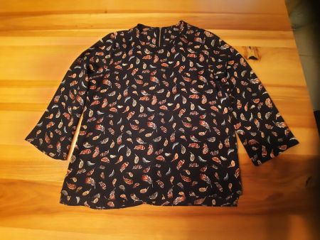 Schicke Bluse mit Federnmuster, Grösse M