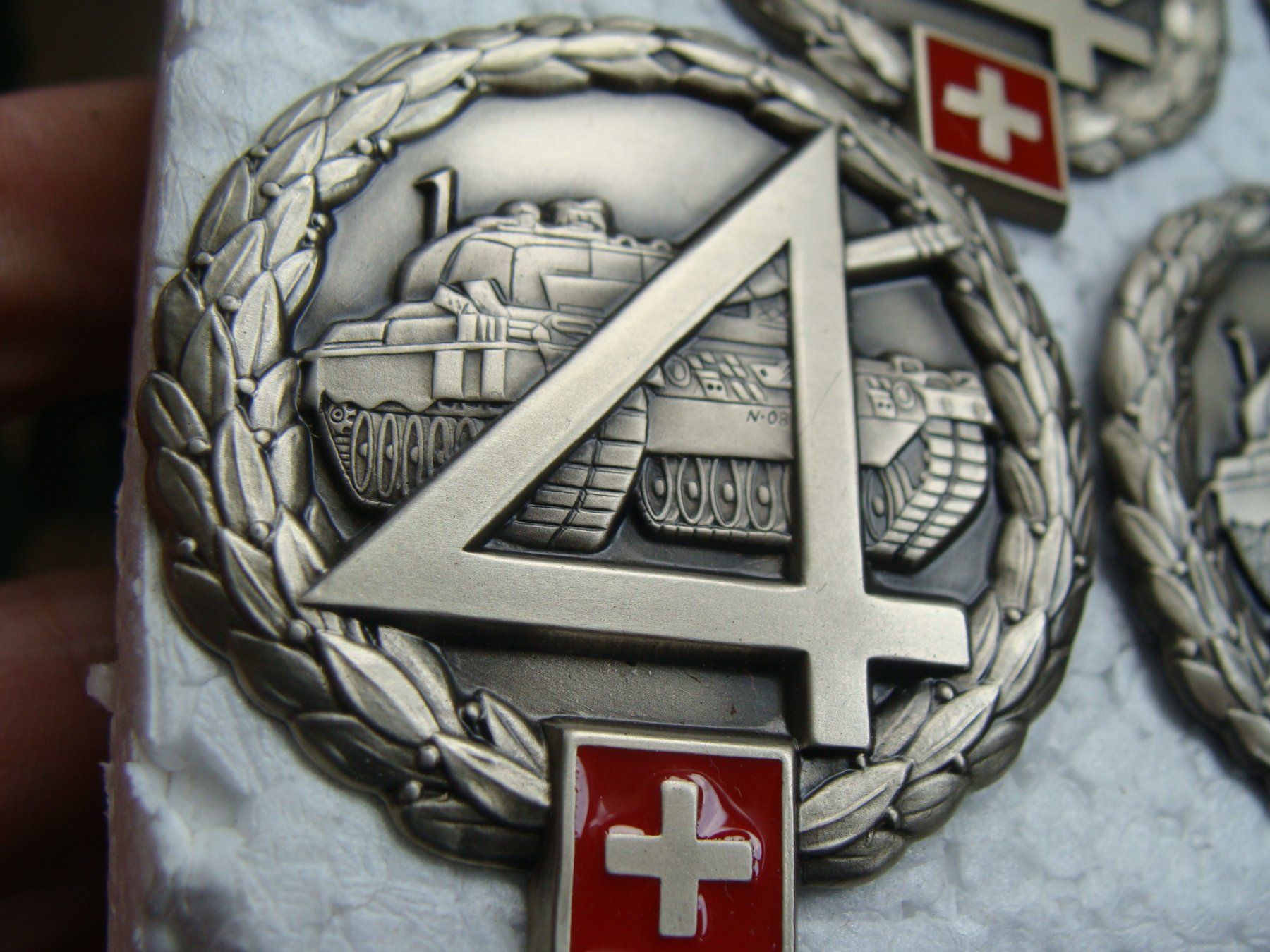 Schweizer Armee Placchette & Badge: Lot de 15 insignes de béret  CHAR 4 – Usato da Cuarny venduto da hen_g7hn 1