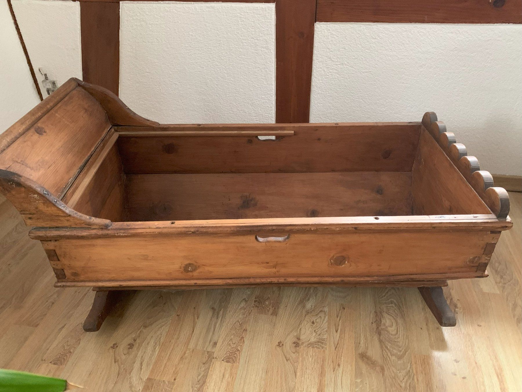 Articoli in legno: Antike ca. 100-jährige Holzwiege – Usato da Horw venduto da Kiriku0
