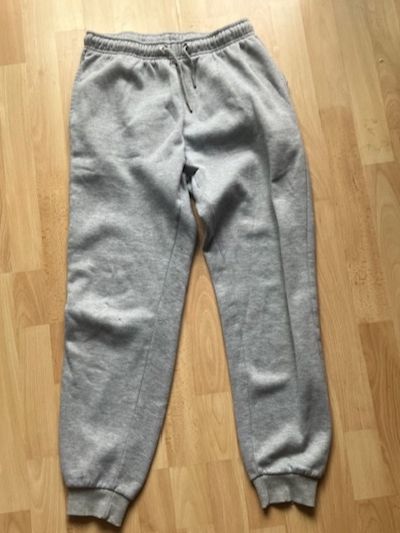 Hosen: Trainerhose Mädchen Chicorée in M – Gebraucht aus Aathal-Seegräben von daso03
