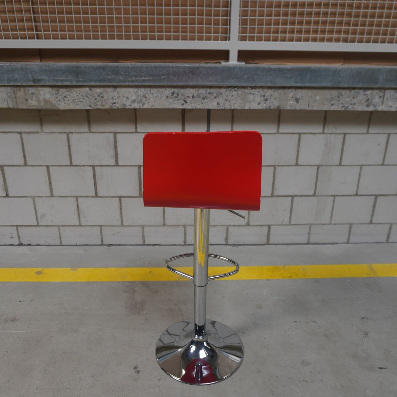 Sgabelli: Barhocker "Hover" Sitzfläche aus Holz (SI011) – Usato da Basel venduto da B.W.B. 1