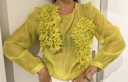 Bluse mit Blumenapplikationen und Perlen Grösse M