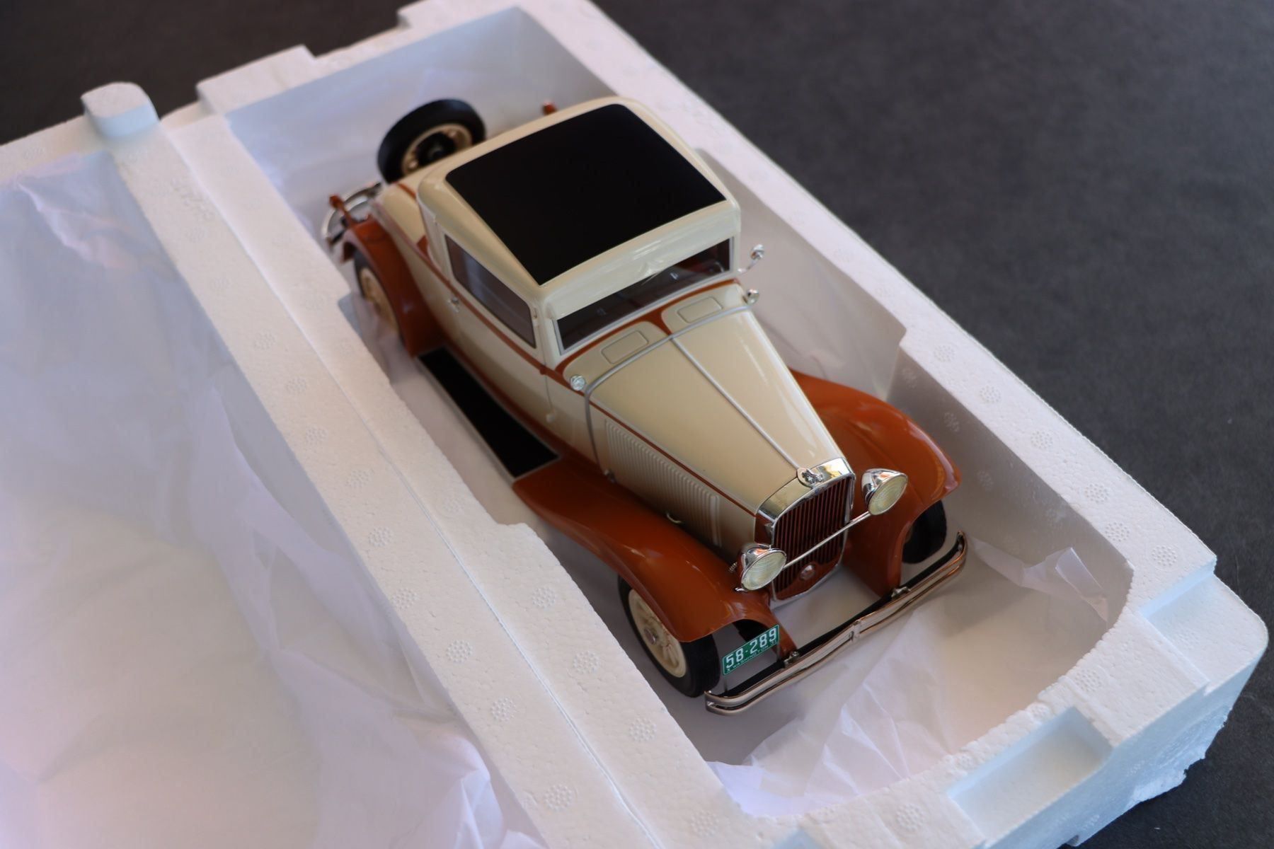 Dodge Modellini d'auto: Dodge Eight DG Coupe 1931 1:18 BOS Models – Nuovo e nell'imballaggio originale da Bühl b.Aarberg venduto da modelldiecast 7