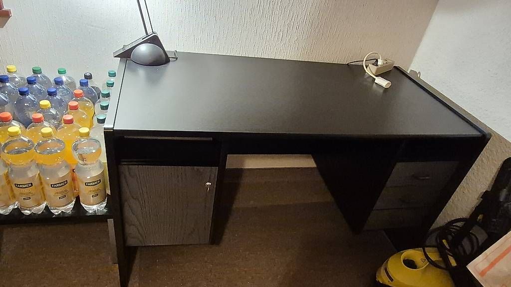 Schreibtische: Bureau noir et gris – Gebraucht aus Bevaix von gig_79v5 1