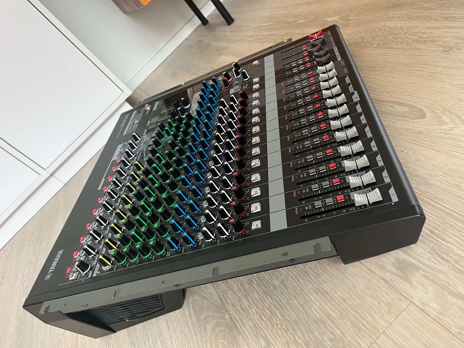 Apple Cover & Protezioni schermo: MGP 16X + Sessiondesk Alea Case – Usato da Mollis venduto da diligan