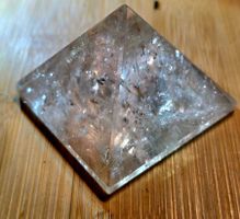 Klare Bergkristall Pyramide E 96g