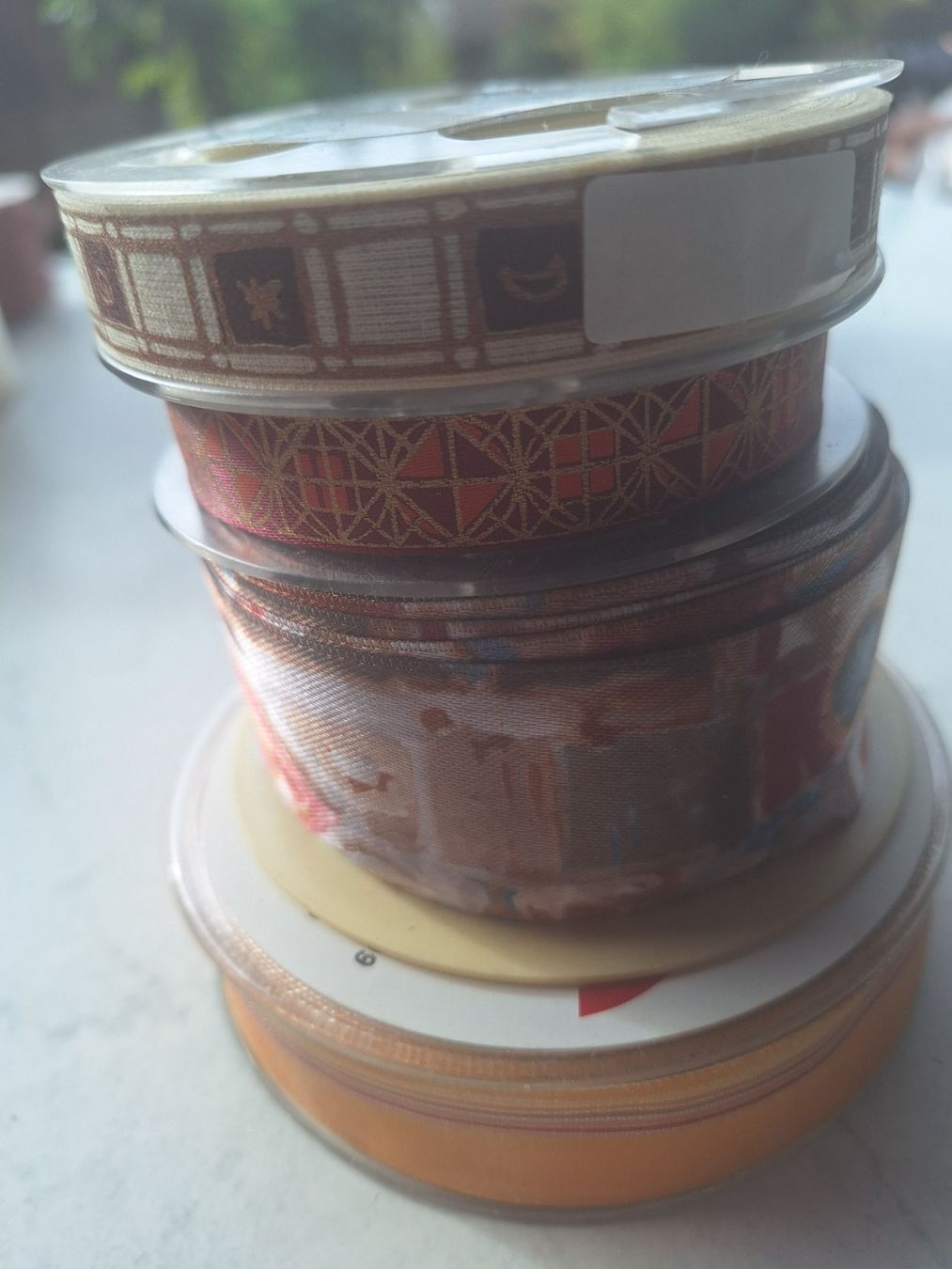 Nastri decorativi: 6 ROLLEN RUSTIKALES GESCHENKBAND - – Usato da Huttwil venduto da Kunterbuntli 2