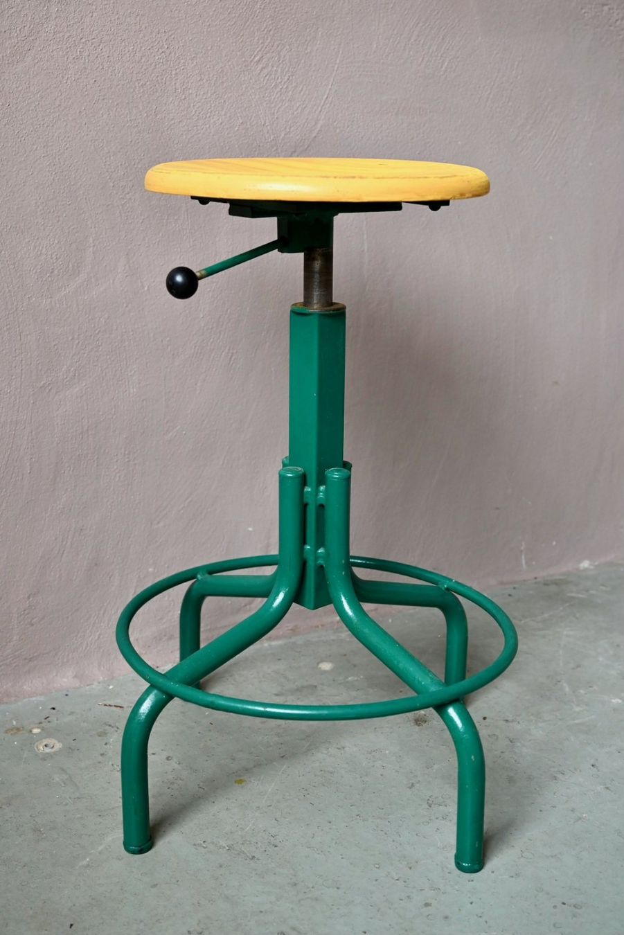 Sgabelli: Tabouret atelier industriel vert & jaune années 60 – Usato da COLMAR venduto da Sophiebellelurette 5