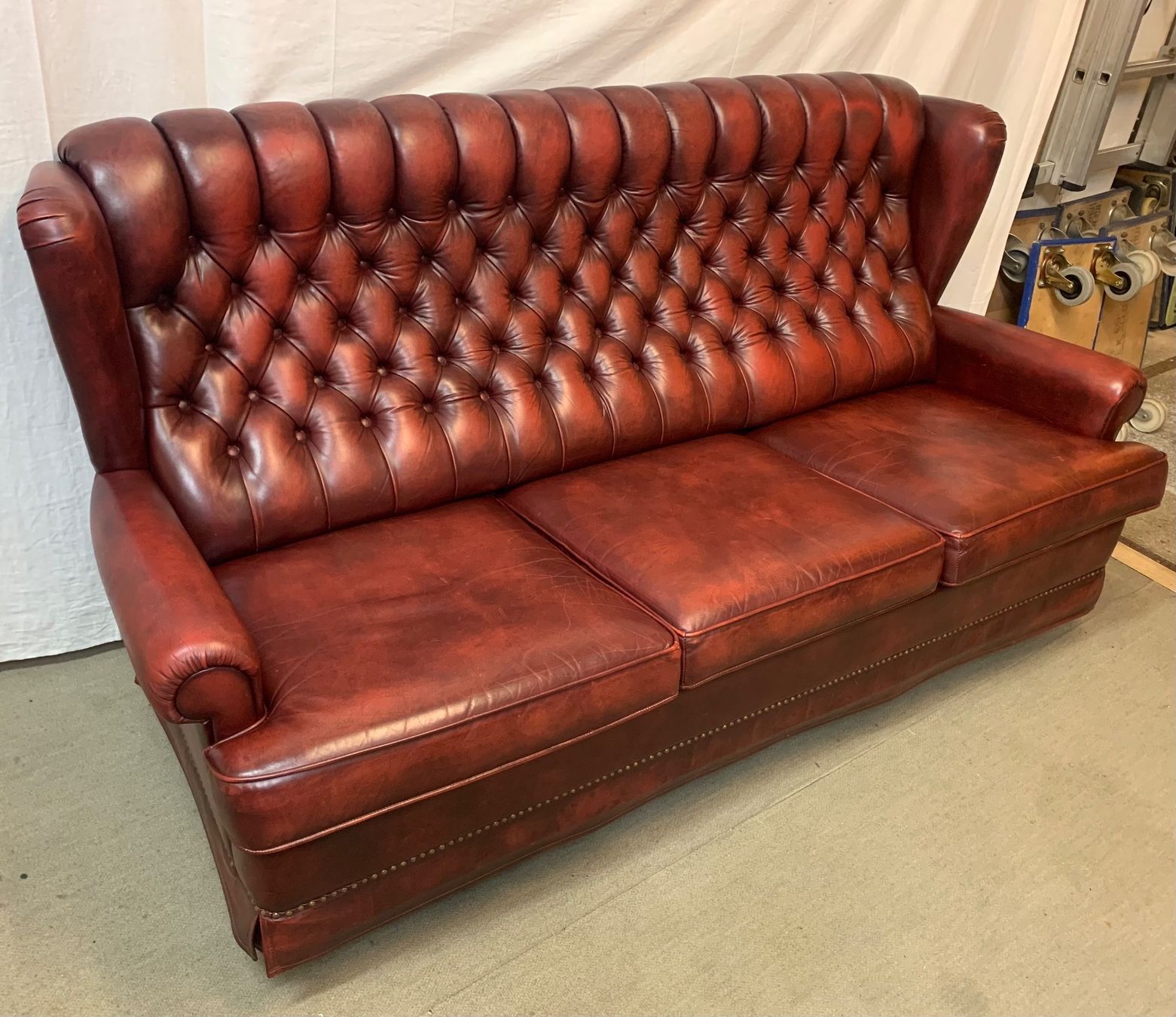 Divani: 3er Sofa mit Höcker, Echtleder, Chesterfield Style! – Usato da Brunnen venduto da Allerwaren 1
