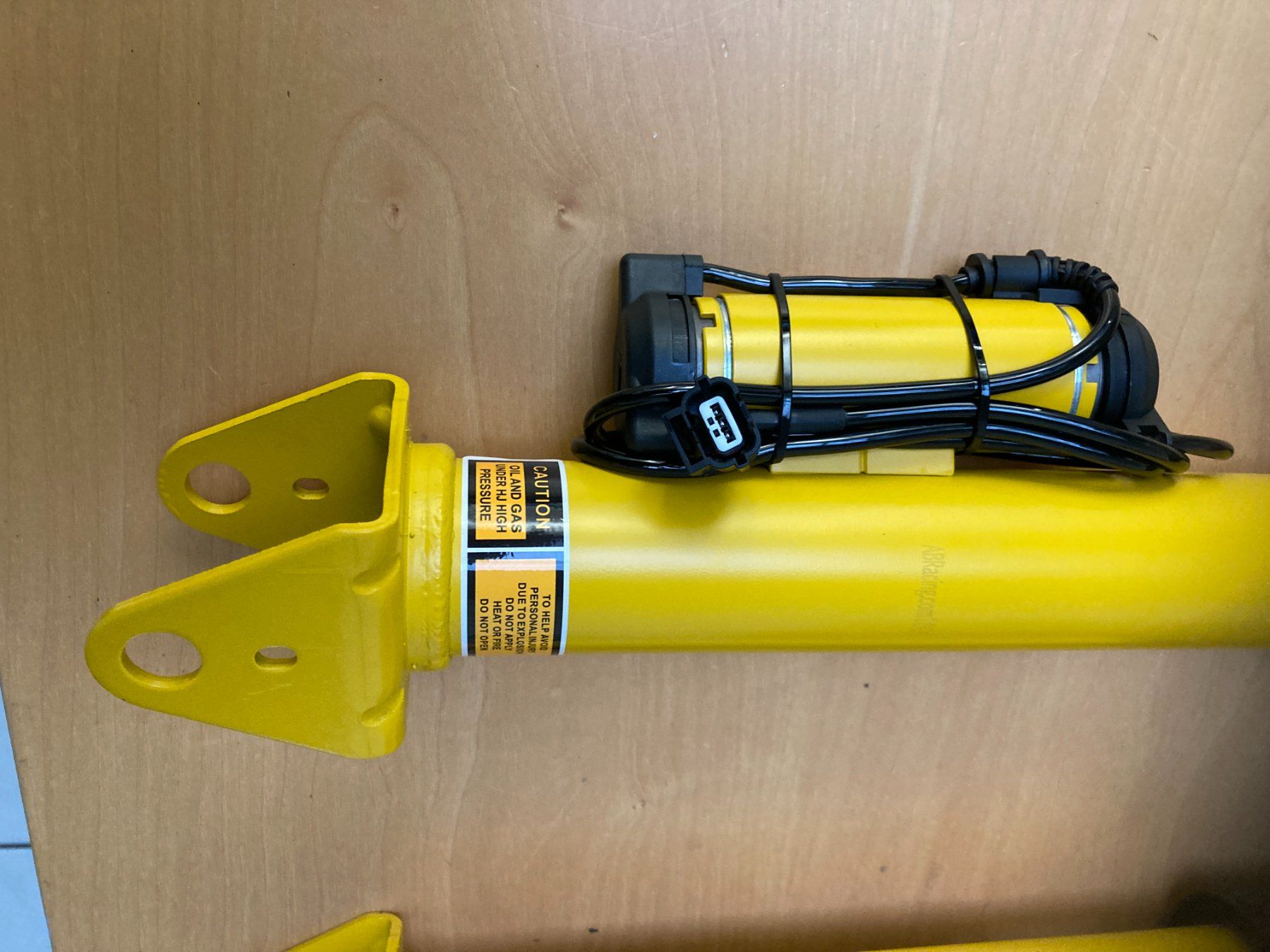 Jeep Tutti pezzi di ricambio auto: Jeep Grand Cherokee SRT Stossdämpfer hinten – Nuovo e nell'imballaggio originale da Cham venduto da WB2223 1