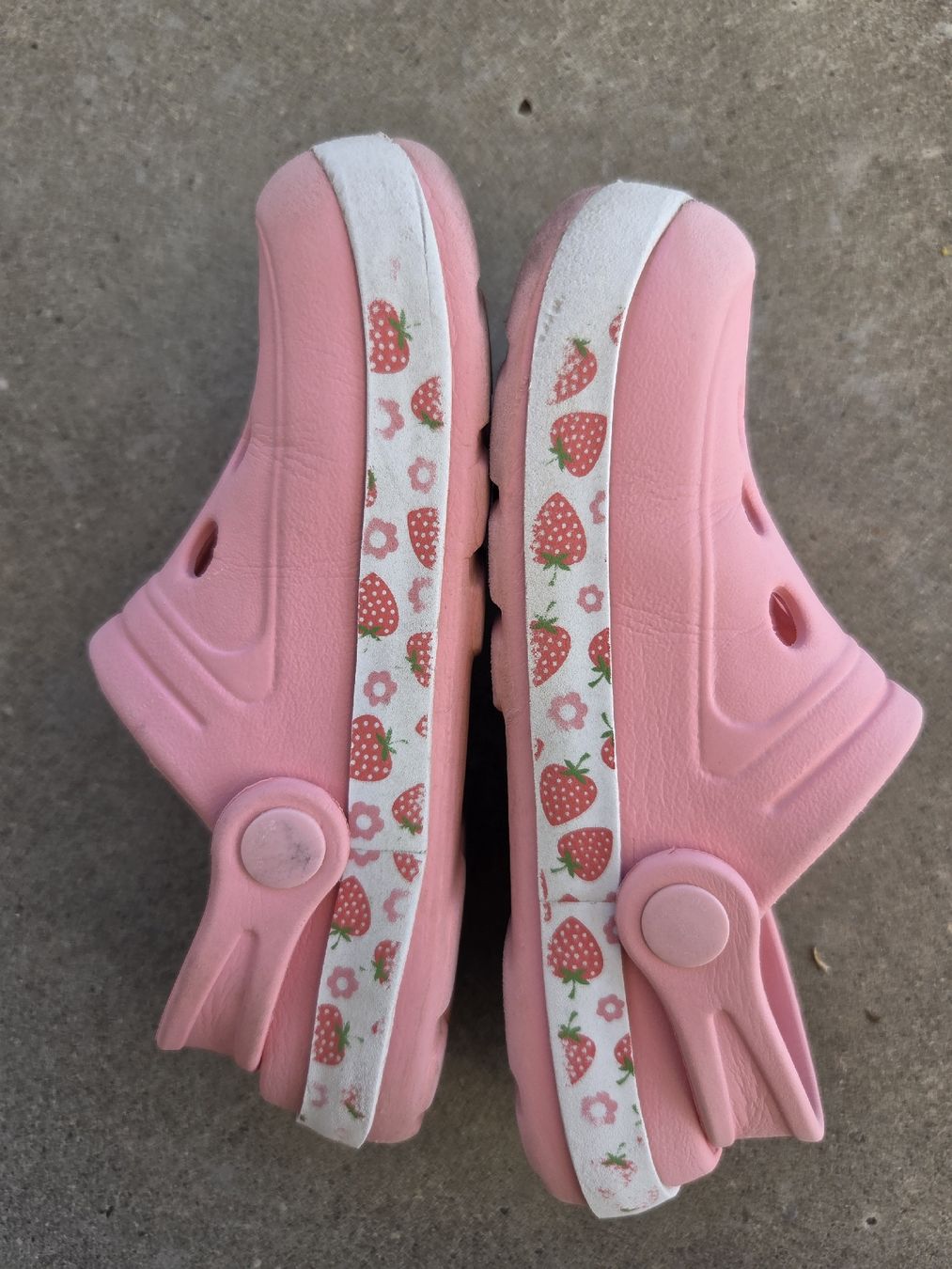 Graceland Scarpe per ragazze: Clogs Graceland rosa Grösse 27 mit Erdbeermuster gebraucht – Usato da Hüntwangen venduto da ManuM2014 1