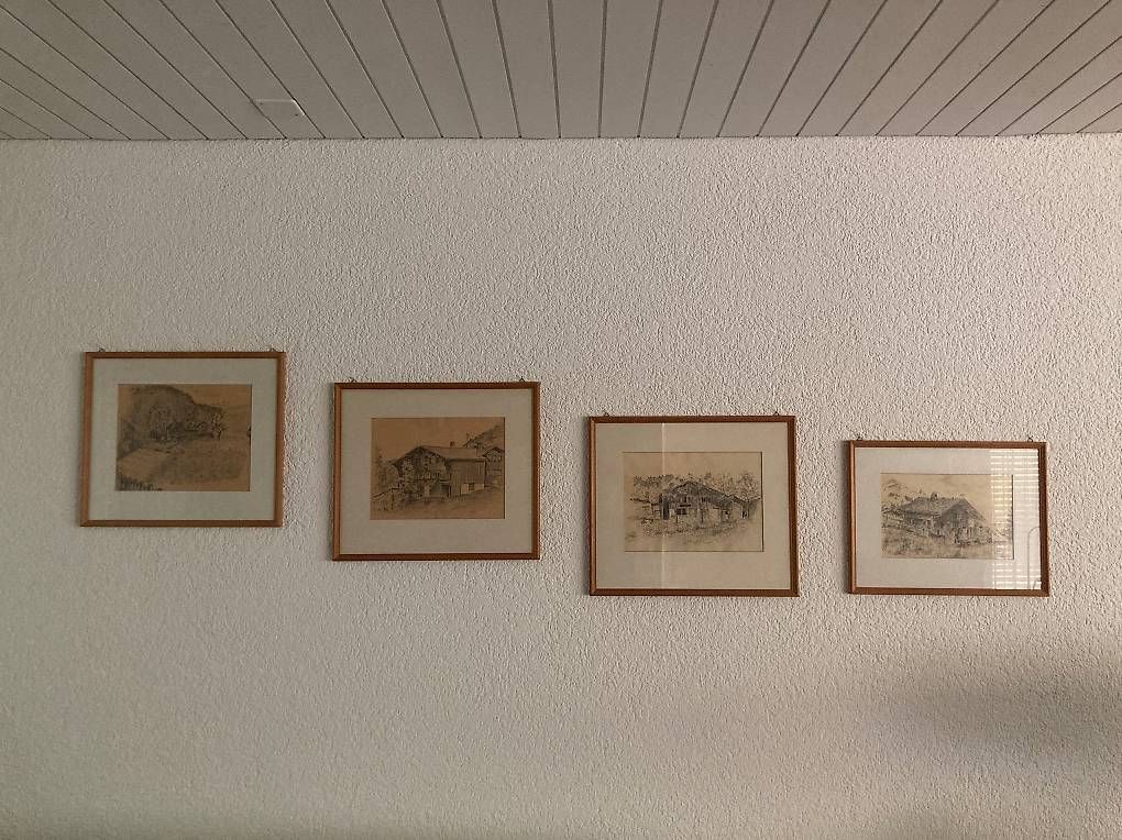 Posters & Illustrations: 4 Bleistiftzeichnungen Wallisser Chalets – D'occasion à Egg b. Zürich par lirumlarum