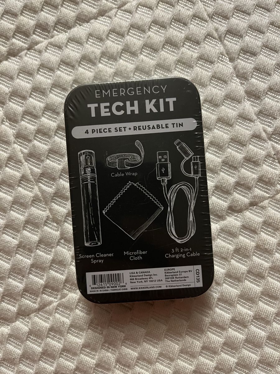 Cavi: Emergency Tech Kit – Nuovo e nell'imballaggio originale da Rodersdorf venduto da estherdaphne 1