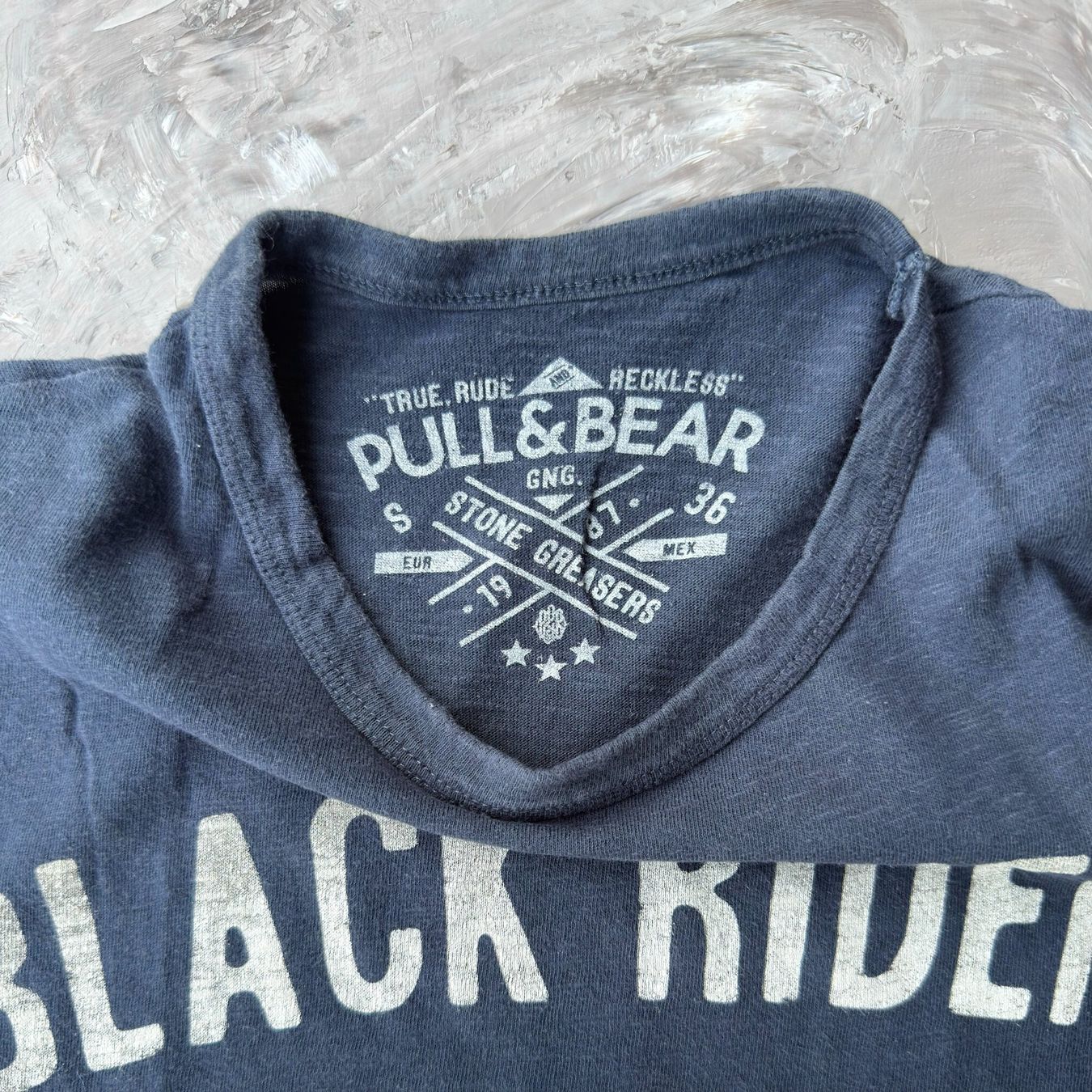 Pull&Bear T-shirt: T-Shirt Graphique "Black Riders" – Usato da Thônex venduto da Suisse.Shopping 5