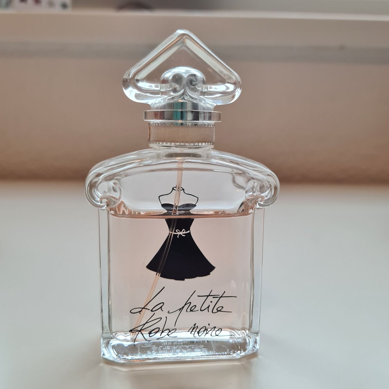 Guerlain Profumi & Eau de Toilette: La Petite Robe Noire edt 50ml Flacon – Usato da Oberlunkhofen venduto da Kupferhexe
